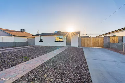 Exterior - 4820 S 35th Dr, Phoenix, AZ 85041 photo 6 of 14