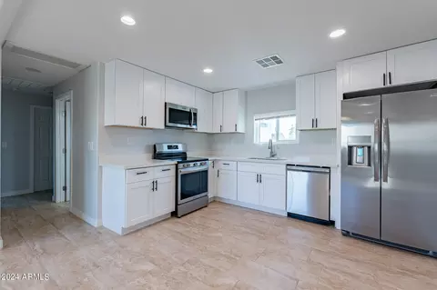 Kitchen - 4820 S 35th Dr, Phoenix, AZ 85041 photo 2 of 4