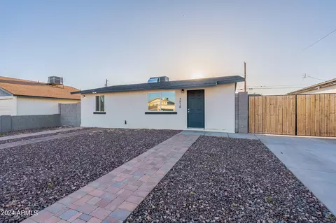 Exterior - 4820 S 35th Dr, Phoenix, AZ 85041 photo 5 of 14