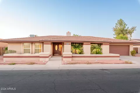 1914 W Nopal Cir, Mesa, AZ 85202