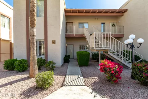 205 N 74th St #112, Mesa, AZ 85207