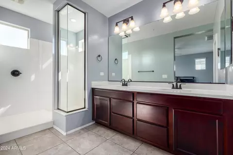Bath - 3475 E Indigo St, Gilbert, AZ 85298 photo 2 of 4
