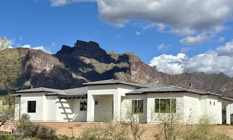 723 N Moon Rd, Apache Junction, AZ 85119