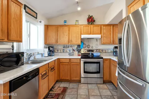 658 W Rosal Ave, Apache Junction, AZ 85120 photo 2