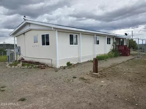10745 S Cholla Dr, Mayer, AZ 86333