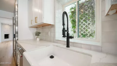 Kitchen - 5751 N 25th Pl, Phoenix, AZ 85016 photo 7 of 8
