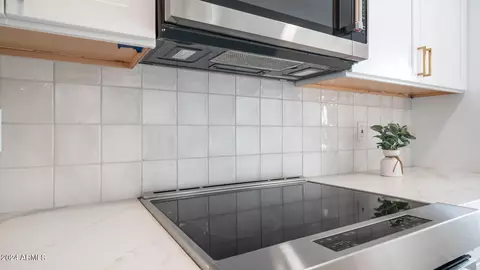 Kitchen - 5751 N 25th Pl, Phoenix, AZ 85016 photo 8 of 8