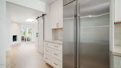 Kitchen - 5751 N 25th Pl, Phoenix, AZ 85016 photo 4 of 8