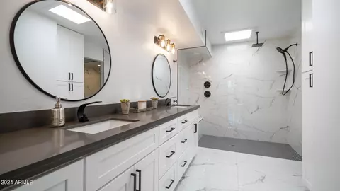 Bath - 5751 N 25th Pl, Phoenix, AZ 85016 photo 1 of 8