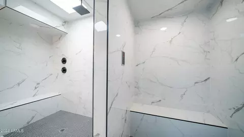 Bath - 5751 N 25th Pl, Phoenix, AZ 85016 photo 4 of 8