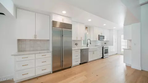 Kitchen - 5751 N 25th Pl, Phoenix, AZ 85016 photo 5 of 8