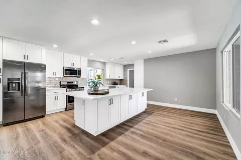 2840 E Sunnyside Dr, Phoenix, AZ 85028 photo 6