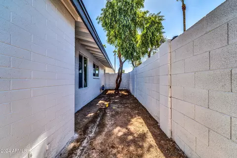 2840 E Sunnyside Dr, Phoenix, AZ 85028 photo 19
