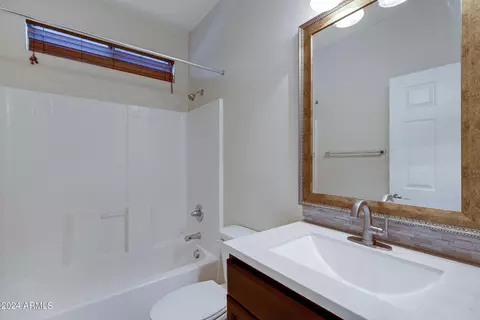 Bath - 1365 E Frances Ln, Gilbert, AZ 85295 photo 2 of 7