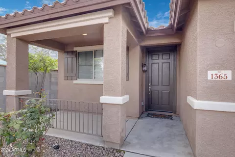 Exterior - 1365 E Frances Ln, Gilbert, AZ 85295 photo 4 of 8