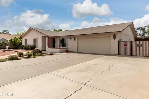 4411 W Paradise Dr, Glendale, AZ 85304