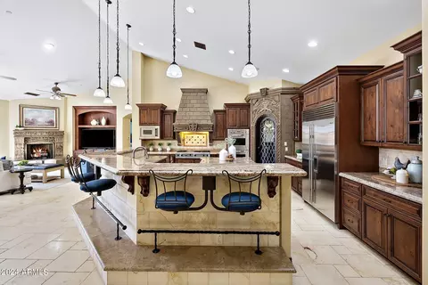 Kitchen - 7041 E Ingram St, Mesa, AZ 85207 photo 9 of 12
