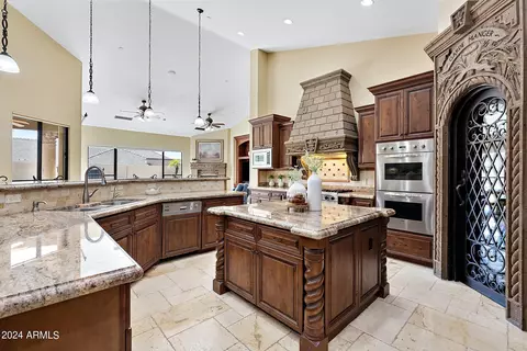 Kitchen - 7041 E Ingram St, Mesa, AZ 85207 photo 7 of 12