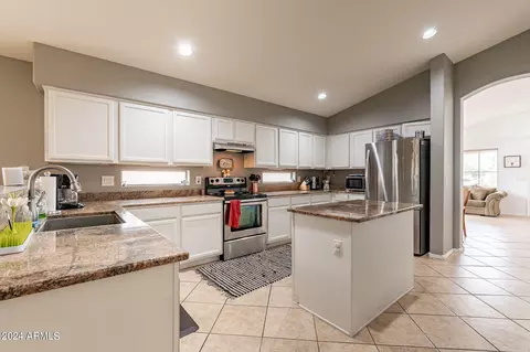 843 E Sheffield Ave, Gilbert, AZ 85296 photo 3