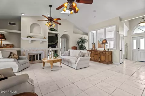 1834 E Cypress Tree Dr, Gilbert, AZ 85234 photo 5