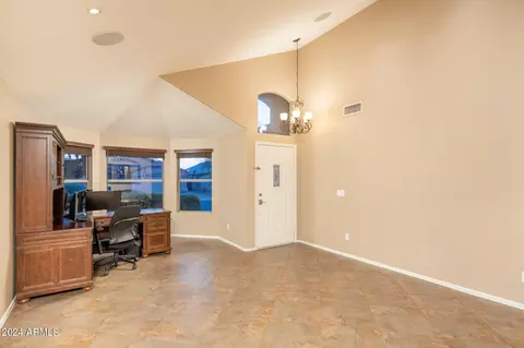 4704 E Weaver Rd, Phoenix, AZ 85050 photo 2
