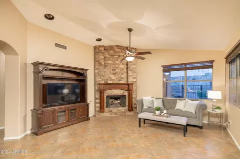 4704 E Weaver Rd, Phoenix, AZ 85050 photo 6