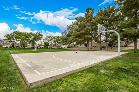 View/Area - 455 W Johnson Dr, Gilbert, AZ 85233 photo 2 of 10