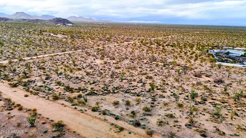 14265 S Rillito Rd #1, Yucca, AZ 86438