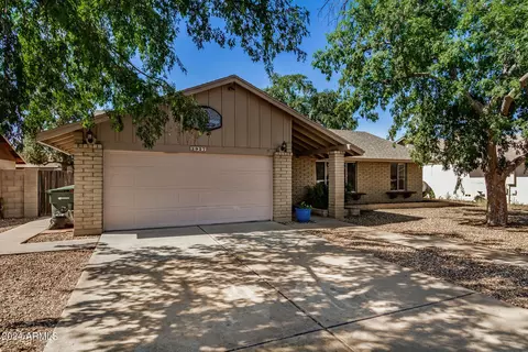 3927 W Windrose Dr, Phoenix, AZ 85029