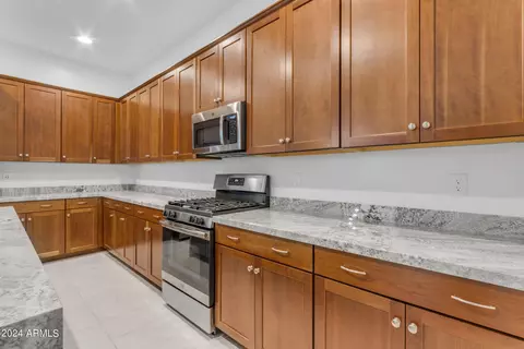 Kitchen - 959 E Paseo Way, Phoenix, AZ 85042 photo 3 of 4