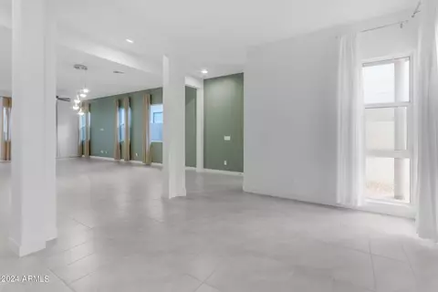 Living - 959 E Paseo Way, Phoenix, AZ 85042 photo 1 of 1