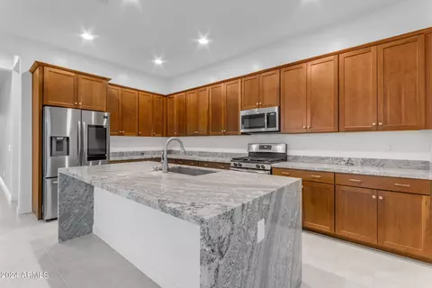 Kitchen - 959 E Paseo Way, Phoenix, AZ 85042 photo 2 of 4