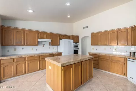 Kitchen - 8351 E Monte Ave, Mesa, AZ 85209 photo 2 of 4