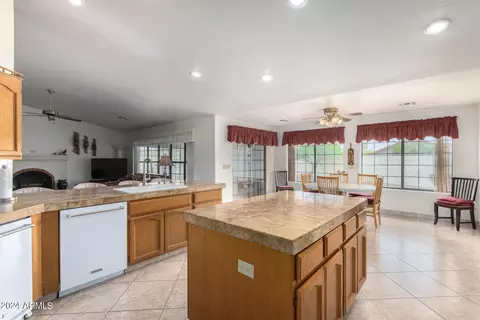 Kitchen - 8351 E Monte Ave, Mesa, AZ 85209 photo 4 of 4