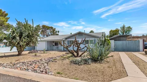 2031 E Mitchell Dr, Phoenix, AZ 85016 photo 7