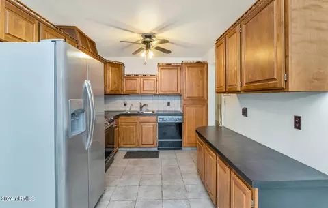 2031 E Mitchell Dr, Phoenix, AZ 85016 photo 3