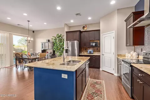 Kitchen - 1212 E Desert Dr, Phoenix, AZ 85042 photo 3 of 5