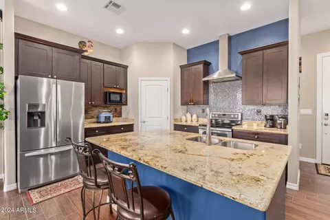 Kitchen - 1212 E Desert Dr, Phoenix, AZ 85042 photo 4 of 5