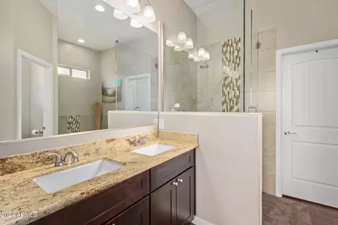 Bath - 1212 E Desert Dr, Phoenix, AZ 85042 photo 1 of 3