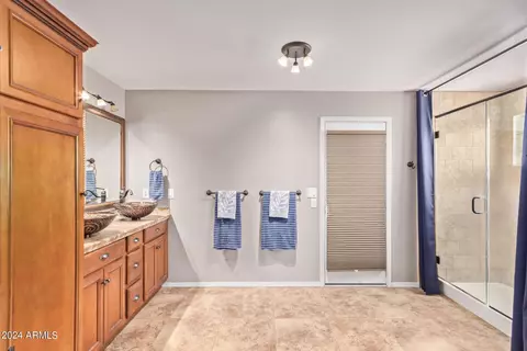 Bath - 2637 E Rockledge Rd, Phoenix, AZ 85048 photo 2 of 5