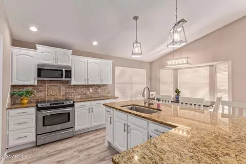 Kitchen - 2637 E Rockledge Rd, Phoenix, AZ 85048 photo 1 of 4