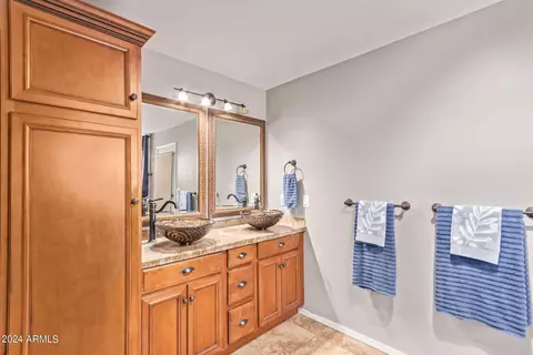 Bath - 2637 E Rockledge Rd, Phoenix, AZ 85048 photo 1 of 5