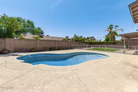 Exterior - 2425 W Crocus Dr, Phoenix, AZ 85023 photo 13 of 14