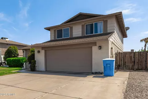 Exterior - 2425 W Crocus Dr, Phoenix, AZ 85023 photo 5 of 14