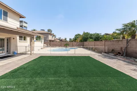Exterior - 2425 W Crocus Dr, Phoenix, AZ 85023 photo 8 of 14