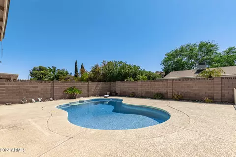 Exterior - 2425 W Crocus Dr, Phoenix, AZ 85023 photo 14 of 14