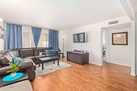 1701 W Tuckey Ln #113, Phoenix, AZ 85015