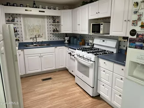 300 S Val Vista Dr #30, Mesa, AZ 85204
