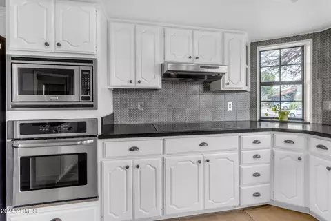 Kitchen - 6306 E Camelot Dr, Mesa, AZ 85215 photo 5 of 7