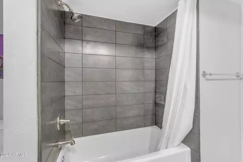 Bath - 6306 E Camelot Dr, Mesa, AZ 85215 photo 6 of 10